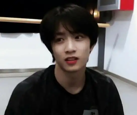 刘耀文-刘耀文个人资料及图片刘耀文简介年龄身高八卦-小薇女性时尚