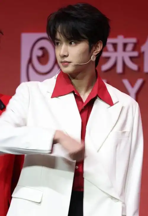 240117迷人瞬间捕获心刘耀文在时代少年团新春嘉年华惊艳全场