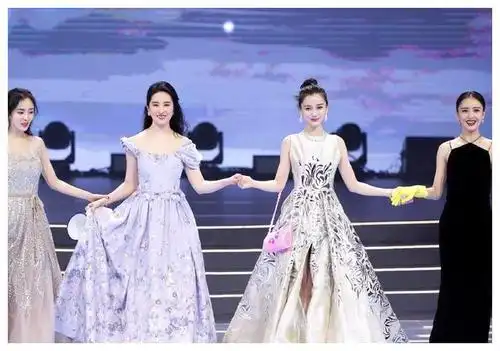 杨幂赵丽颖同生过孩子,细节看出两人已不在同一水平线