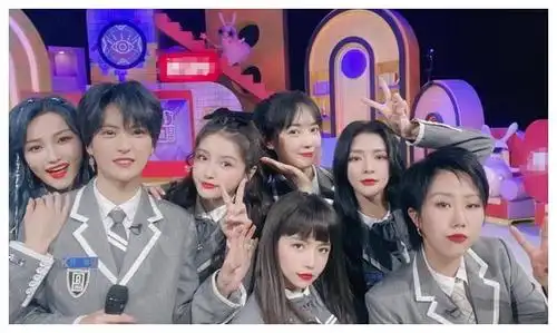 蔡卓宜参加《非日常派对》,晒婧妹们合照,太有回忆了