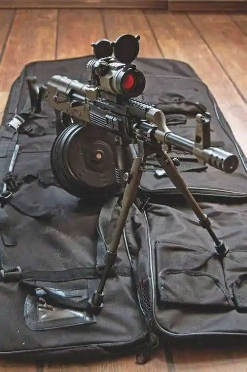 魔改之后的ak47颜值不输m4