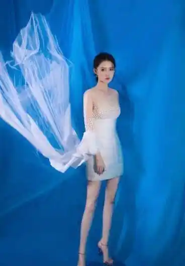 原创都说百褶裙最显胖看到90斤李沁穿出南瓜胯我开始信了