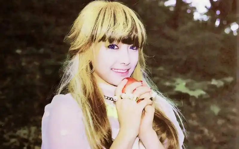 一定要看的宋茜饭拍,金发茜美爆了_哔哩哔哩_bilibili