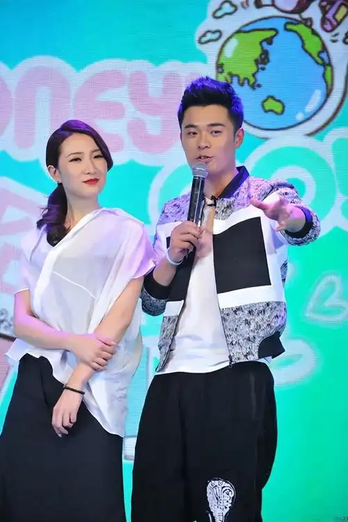 回顾陈赫:二婚娶大1岁张子萱,婚后连生二胎,如今一家四口其乐融融