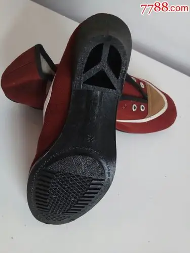 库存八十年代女士高跟布鞋注塑布鞋塑料底