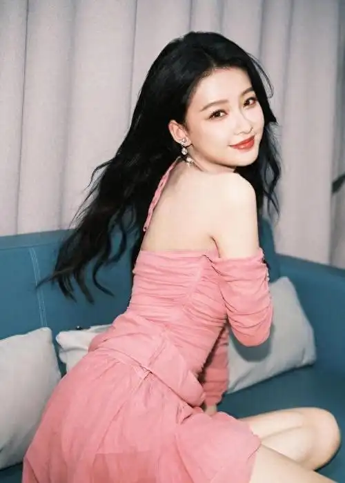 性感的"小野猫"!30岁孙怡热辣妖娆,魔鬼身材腰臀比例绝佳!