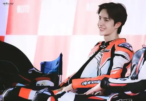 负面情绪一分钟解决,一分钟不行那就十分钟,看王一博笑!