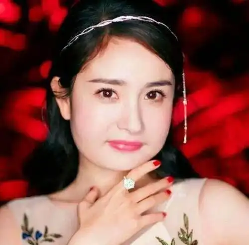 当女星变成大饼脸, 赵丽颖迪丽热巴呆萌, 郑爽关晓彤美呆了!