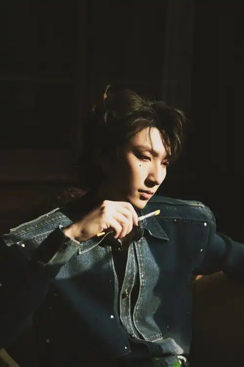 王广允超话快来发帖宠粉#2023不断更#  《mmingpr》杂志封面人物70