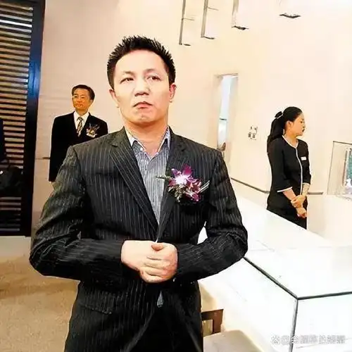 上海前首富周正毅:入狱后嫌太热给牢房装空调,服刑期间净赚30亿