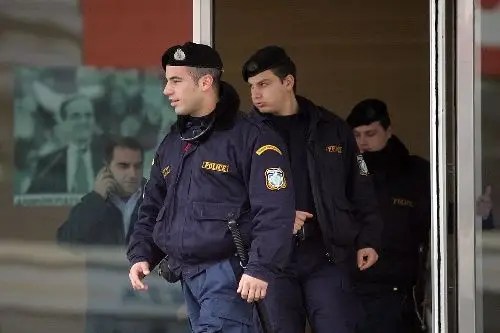 1月14日,在希腊首都雅典,警察在希腊执政党总部附近警戒