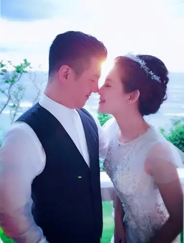 报导 名模林若亚和贾静雯前夫孙志浩交往4年多,9月3日在关岛低调结婚