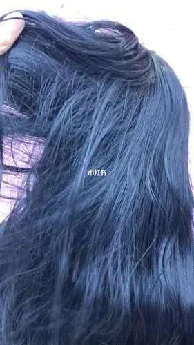 超级显光泽的一款发色 在室内的话比较暗 在室_掉色_墨蓝色_时尚_发型