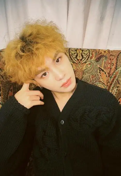 「justin」「新闻」240203 黄明昊全新黄发形象亮相,粉丝沸腾:小黄的