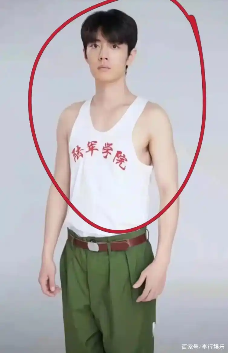 肖战穿"红背心"拍定妆照!腿毛意外抢镜,拍摄时整个人太憔悴