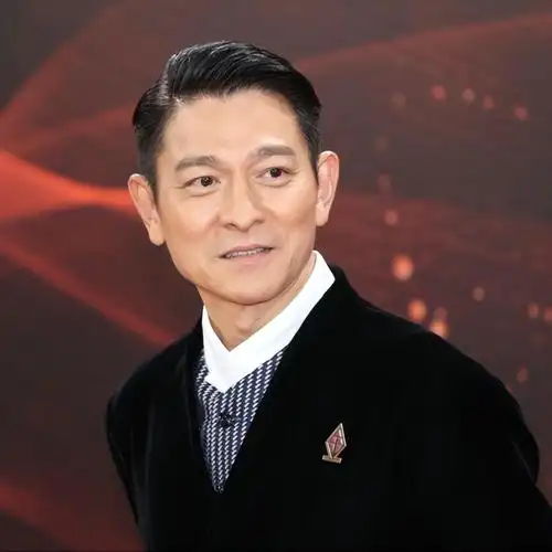 60岁刘德华现身金曲奖典礼!