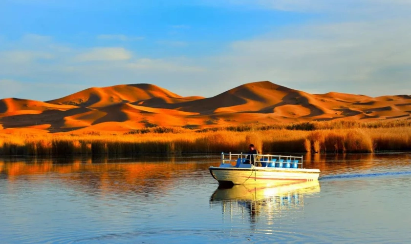 腾格里沙漠月亮湖门票__腾格里沙漠月亮湖景区地址/好玩吗-大河票务网