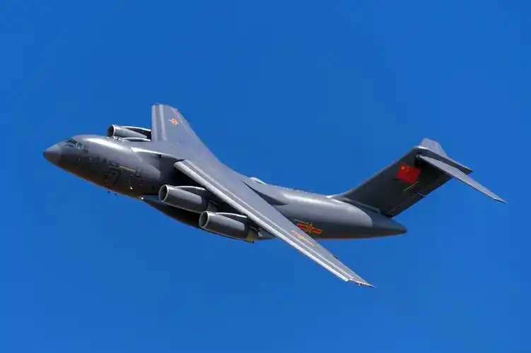 运-20高分辨率海报,展现战略运输机的细节与技术,制造业的进步