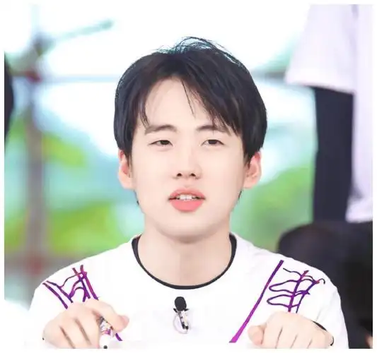 《奔跑吧》下期太精彩,众人合力抬雕像,郭麒麟"嫂子"也在其中