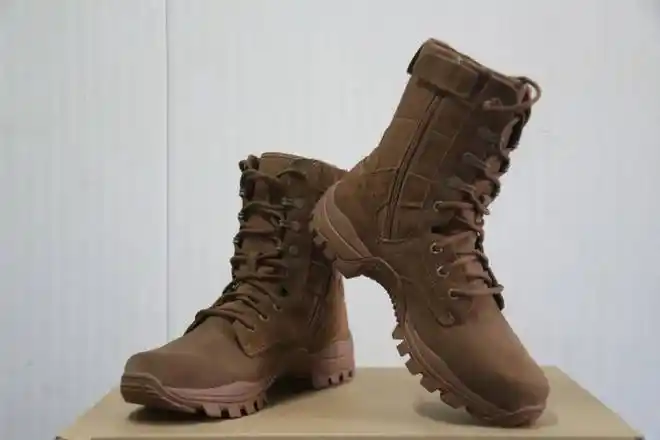 解放军高原部队配发新型防寒靴:星空迷彩涂装 轻量化设计|作战靴|军靴