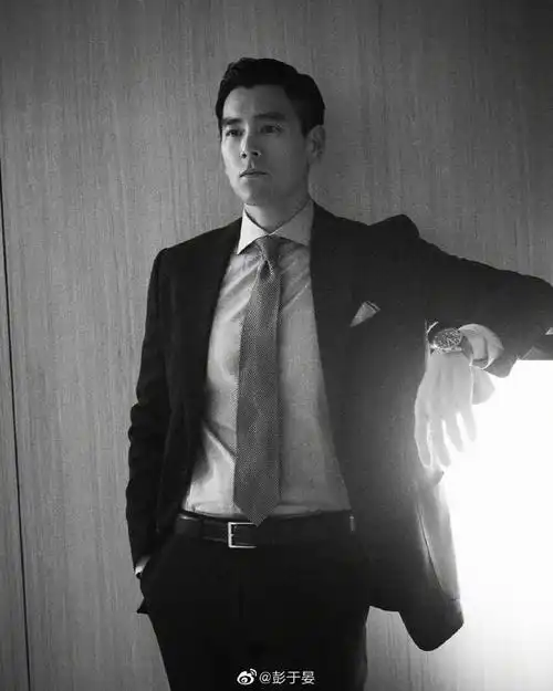 彭于晏营业照##彭于晏西装造型