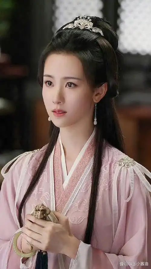 《莲花楼》陈都灵5个古装造型,第一个清冷,第五个全剧最美!