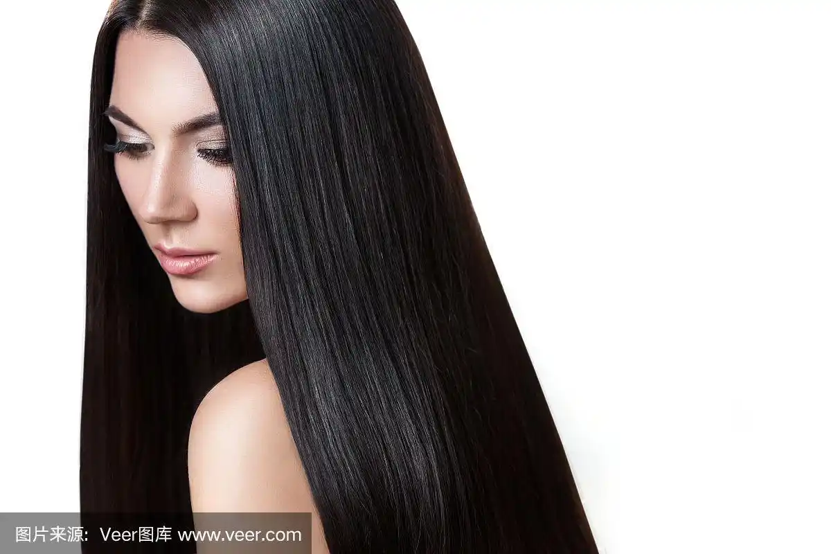 漂亮的黑发女孩.健康的长发.