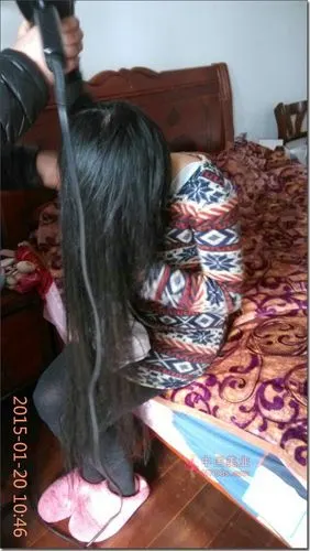 长发妹子剃后空bob