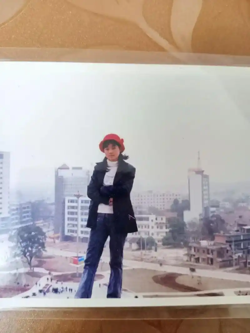 无意中翻出一些老照片,满满的回忆中,2000年那时我24岁, - 抖音