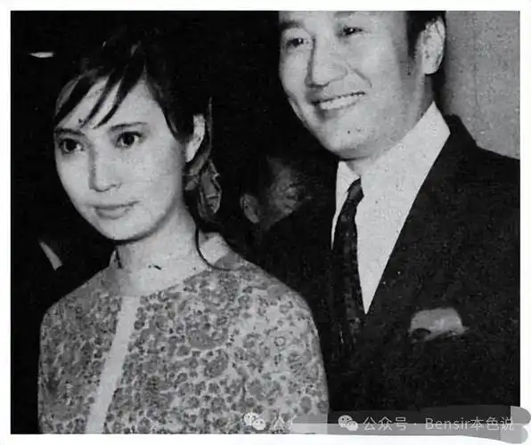 1985年34岁的狄波拉敲开赌王何鸿燊的房门撕碎了谢贤的体面