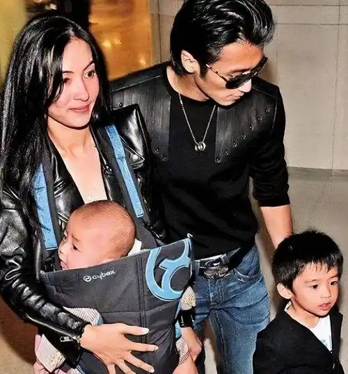 王菲早有预料,难怪谢贤一脸微笑_谢霆锋_生活_孩子