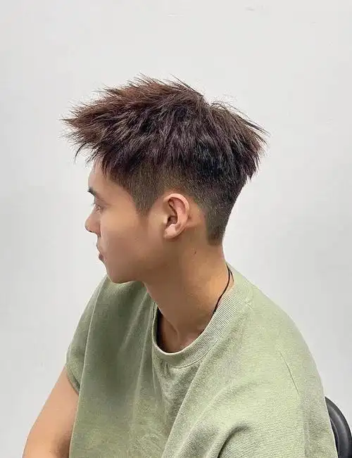 钢夹烫:不用打理的烫发发型--钢架前刺 摩根烫川不
用打理烫发发型