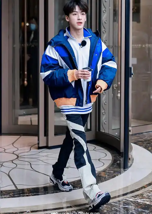 何洛洛胡子造型