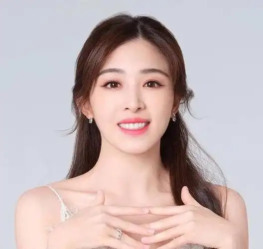 张含韵,从实力和颜值来看都值得出道,众网友在为哥哥姐姐们神仙友谊