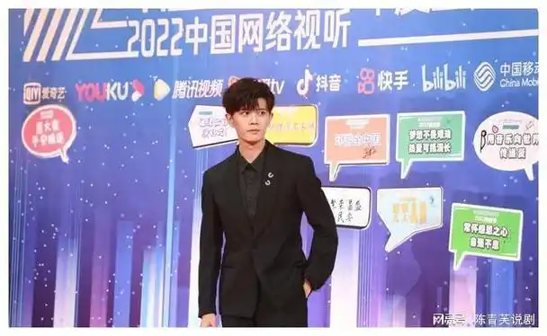 北京,盛典活动任嘉伦1989年出生于山东青岛市,青岛外事服务职业学校