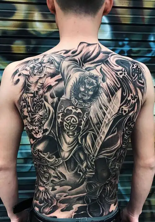 钟馗纹身图片_背部新传统纹身图案