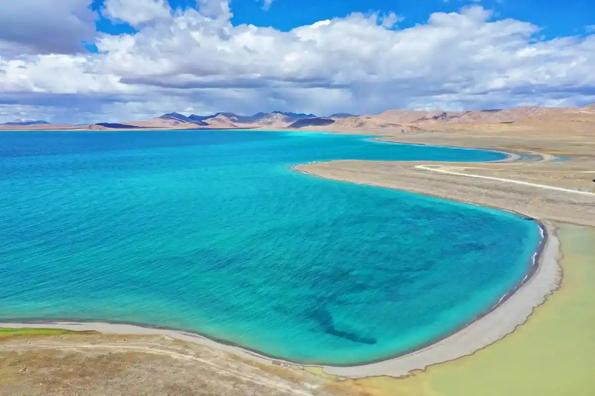 羊卓雍措湖的风景 #每一张照片都是满满的回忆和足迹 - 抖音