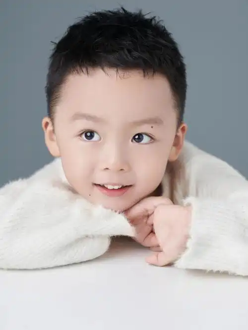 我们拍到了吴磊小时候