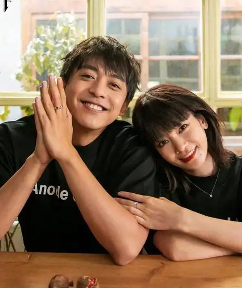 李佳航,李晟情人节秀恩爱!情侣装真飒,这波狗粮我吃了