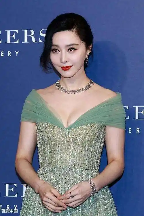 范冰冰深v饱满网友怪不得演唐朝美女能撑起来