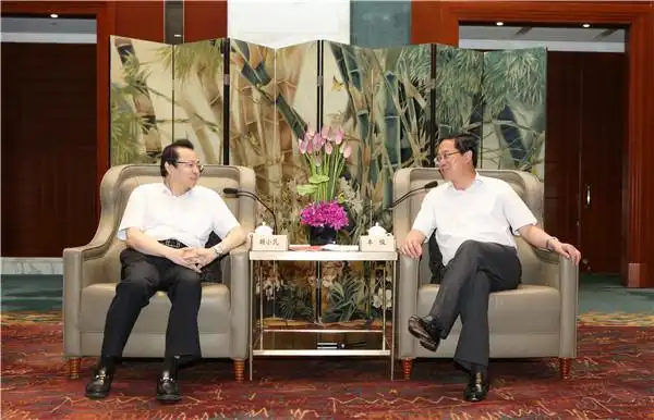 浙江省委副书记,代省长车俊与中国华融党委书记, 董事长赖小民