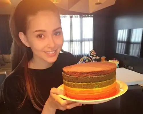 她是周杰伦的老婆,是一双儿女的妈咪,是叶惠美的儿媳妇