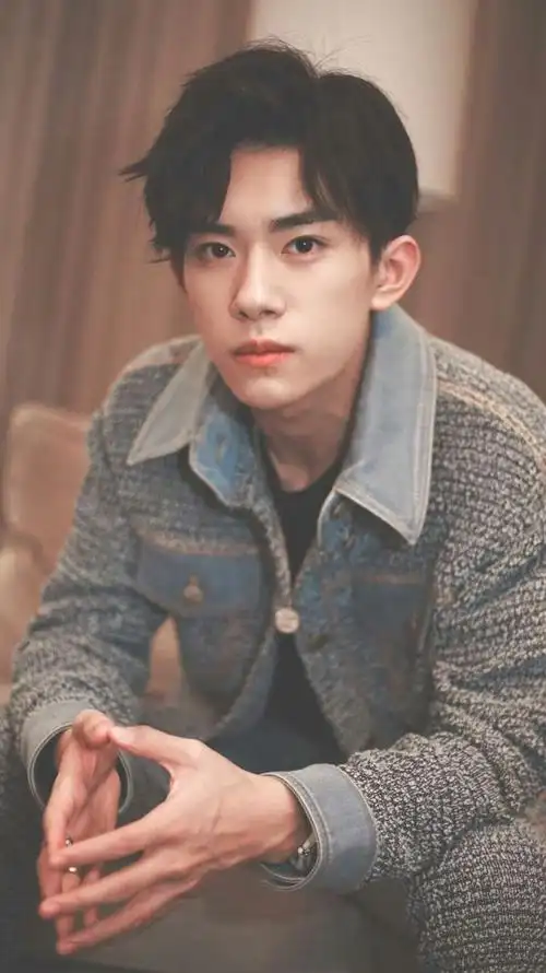 易烊千玺霸气照图片