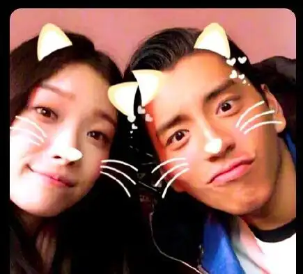 王大陆晒与倪妮卖萌合影 调侃对方是"爷们"