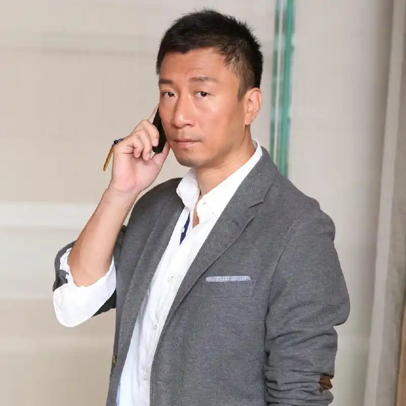 他是演艺圈的"颜王",是中央戏剧学院的旁听生,更是一个大孝子