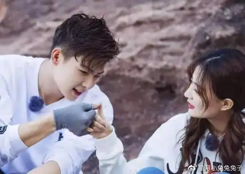 张铭恩回应教胡冰卿"对付"徐璐,事业受影响,想拿作品说话