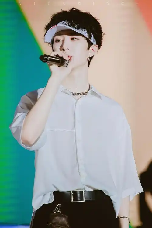 范丞丞今日图集