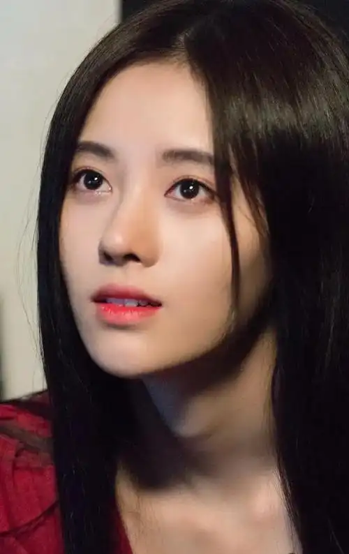 人气小花旦鞠婧祎写真:清新甜美,楚楚动人!