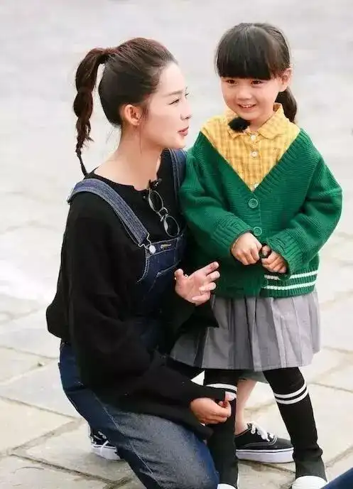 五位老妈齐亮相吴尊妻子和李沁最受关注最没存在感的是她