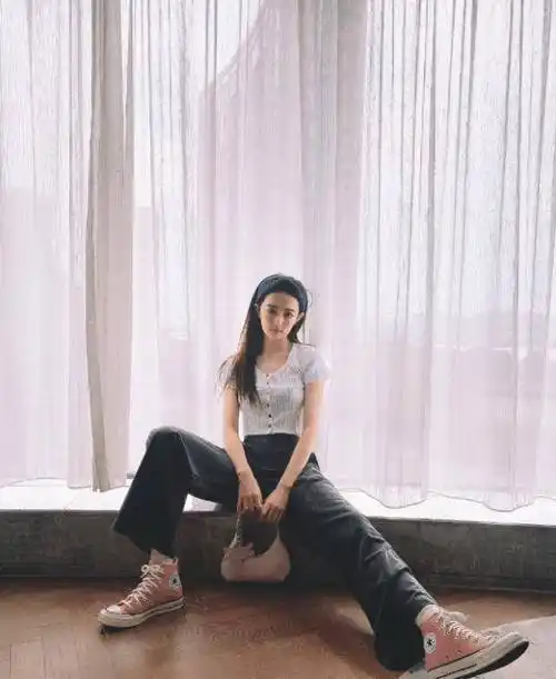 原创徐璐机场现身被抓拍看清生图下的真实腿型真替张铭恩后悔